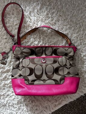 COACH NEW HAMPTONS WEEKEND SIGNATURE COLORBLOCK SHOULDER BAG